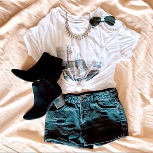 Tilly’s Large white and grey Ice Cube Crop Top